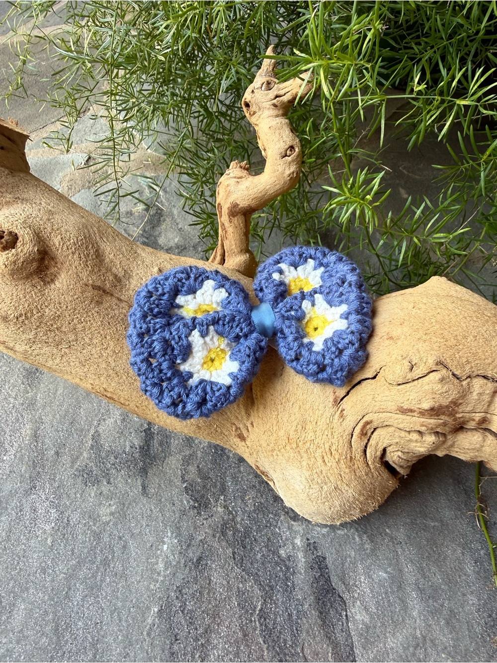 New🌟Urban Outfitters Handmade Blue Daisy Crochet  Hair Bow